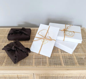 Geschenke Verpacken mit Leinen und Seidenpapier: Furoshiki